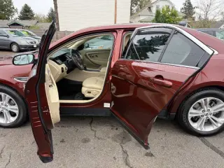 2015 Ford Taurus SEL