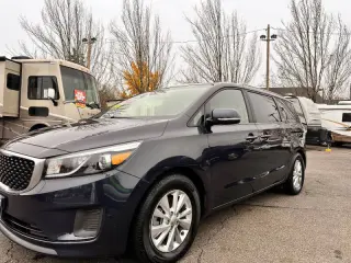 2016 Kia Sedona LX