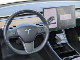 Tesla Model 3 2019 Mid Range 4dr Fastback