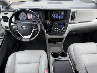 2016 Toyota Sienna XLE 8-Passenger