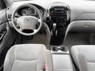 2004 Toyota Sienna LE 7 Passenger