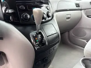 2004 Toyota Sienna LE 7 Passenger