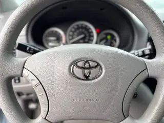 2004 Toyota Sienna LE 7 Passenger