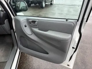 2006 Chrysler Town and Country LX