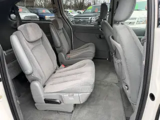 2006 Chrysler Town and Country LX