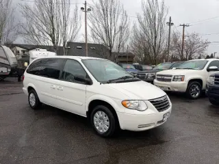 2006 Chrysler Town and Country LX