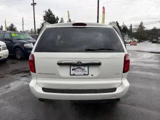 2006 Chrysler Town and Country LX