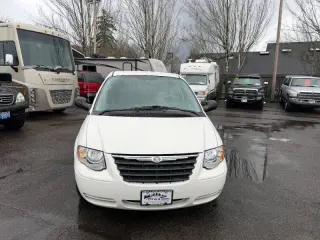 2006 Chrysler Town and Country LX