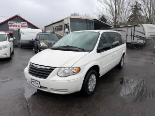 2006 Chrysler Town and Country LX