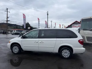 2006 Chrysler Town and Country LX