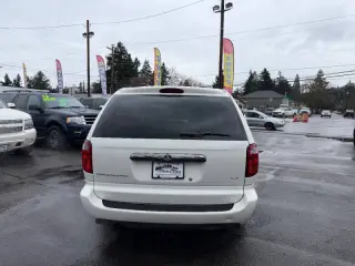 2006 Chrysler Town and Country LX