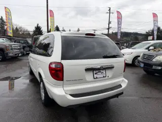 2006 Chrysler Town and Country LX