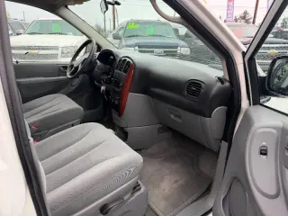 2006 Chrysler Town and Country LX