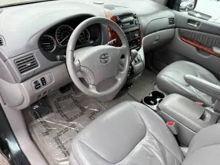 2004 Toyota Sienna XLE 7 Passenger
