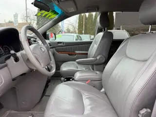 2004 Toyota Sienna XLE 7 Passenger