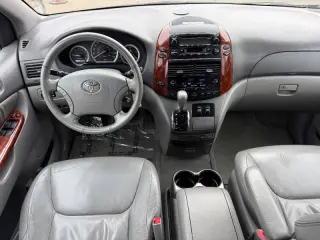 2004 Toyota Sienna XLE 7 Passenger