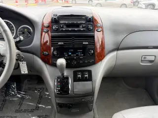 2004 Toyota Sienna XLE 7 Passenger