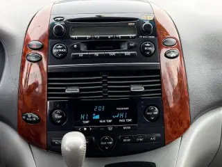 2004 Toyota Sienna XLE 7 Passenger