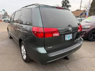 2004 Toyota Sienna XLE 7 Passenger