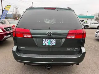 2004 Toyota Sienna XLE 7 Passenger