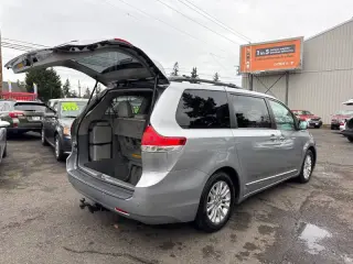 2013 Toyota Sienna XLE 7-Passenger Auto Access Seat