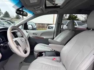 2013 Toyota Sienna XLE 7-Passenger Auto Access Seat