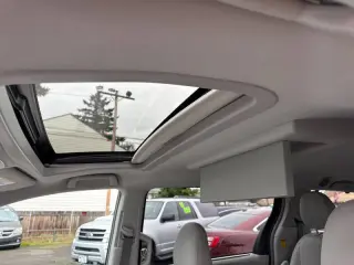 2013 Toyota Sienna XLE 7-Passenger Auto Access Seat