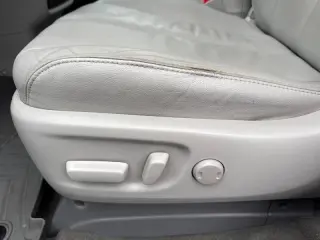 2013 Toyota Sienna XLE 7-Passenger Auto Access Seat
