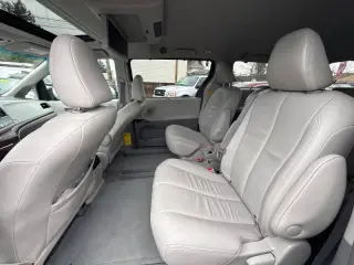 2013 Toyota Sienna XLE 7-Passenger Auto Access Seat