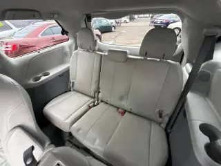2013 Toyota Sienna XLE 7-Passenger Auto Access Seat