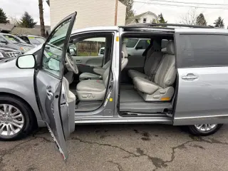2013 Toyota Sienna XLE 7-Passenger Auto Access Seat
