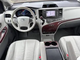 2013 Toyota Sienna XLE 7-Passenger Auto Access Seat