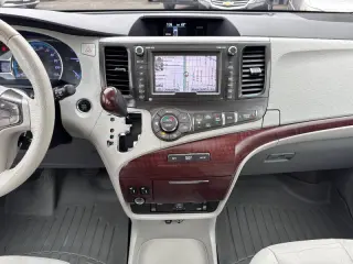 2013 Toyota Sienna XLE 7-Passenger Auto Access Seat