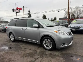 2013 Toyota Sienna XLE 7-Passenger Auto Access Seat