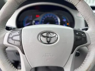 2013 Toyota Sienna XLE 7-Passenger Auto Access Seat