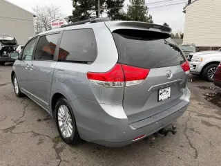 2013 Toyota Sienna XLE 7-Passenger Auto Access Seat