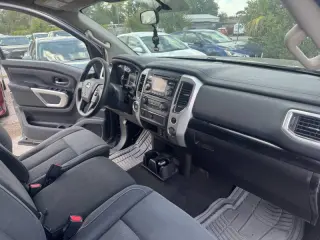 2017 Nissan Titan SL