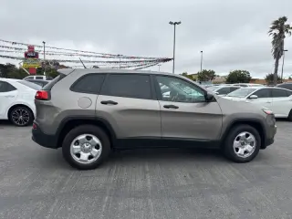 2016 Jeep Cherokee Sport