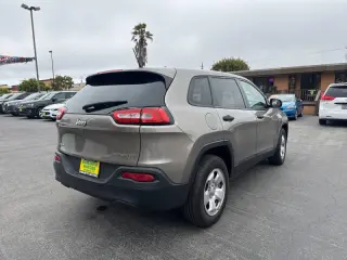 2016 Jeep Cherokee Sport