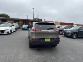 2016 Jeep Cherokee Sport
