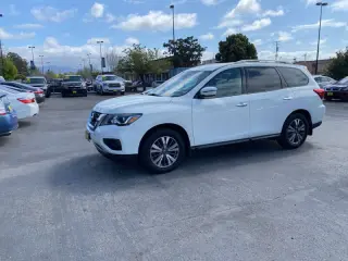 2017 Nissan Pathfinder SV