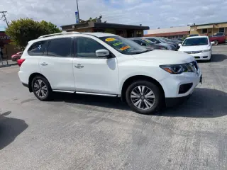 2017 Nissan Pathfinder SV