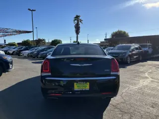 2017 Chrysler 300 Limited