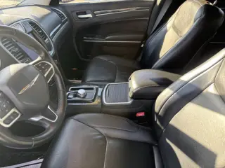 2017 Chrysler 300 Limited