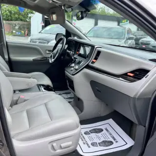 2015 Toyota Sienna XLE 8-Passenger