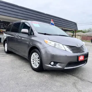 2015 Toyota Sienna XLE 8-Passenger