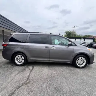 2015 Toyota Sienna XLE 8-Passenger