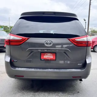 2015 Toyota Sienna XLE 8-Passenger