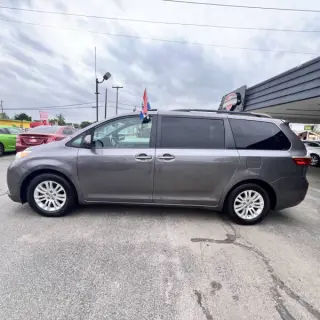 2015 Toyota Sienna XLE 8-Passenger