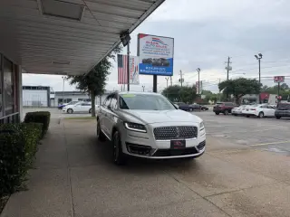 2019 Lincoln Nautilus Select